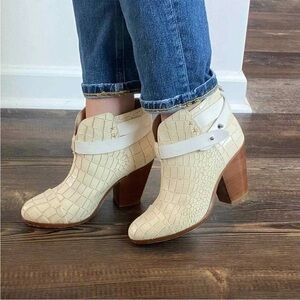 rag & bone Ivory White Genuine Leather Croc Print Ankle Boots 

Size 7